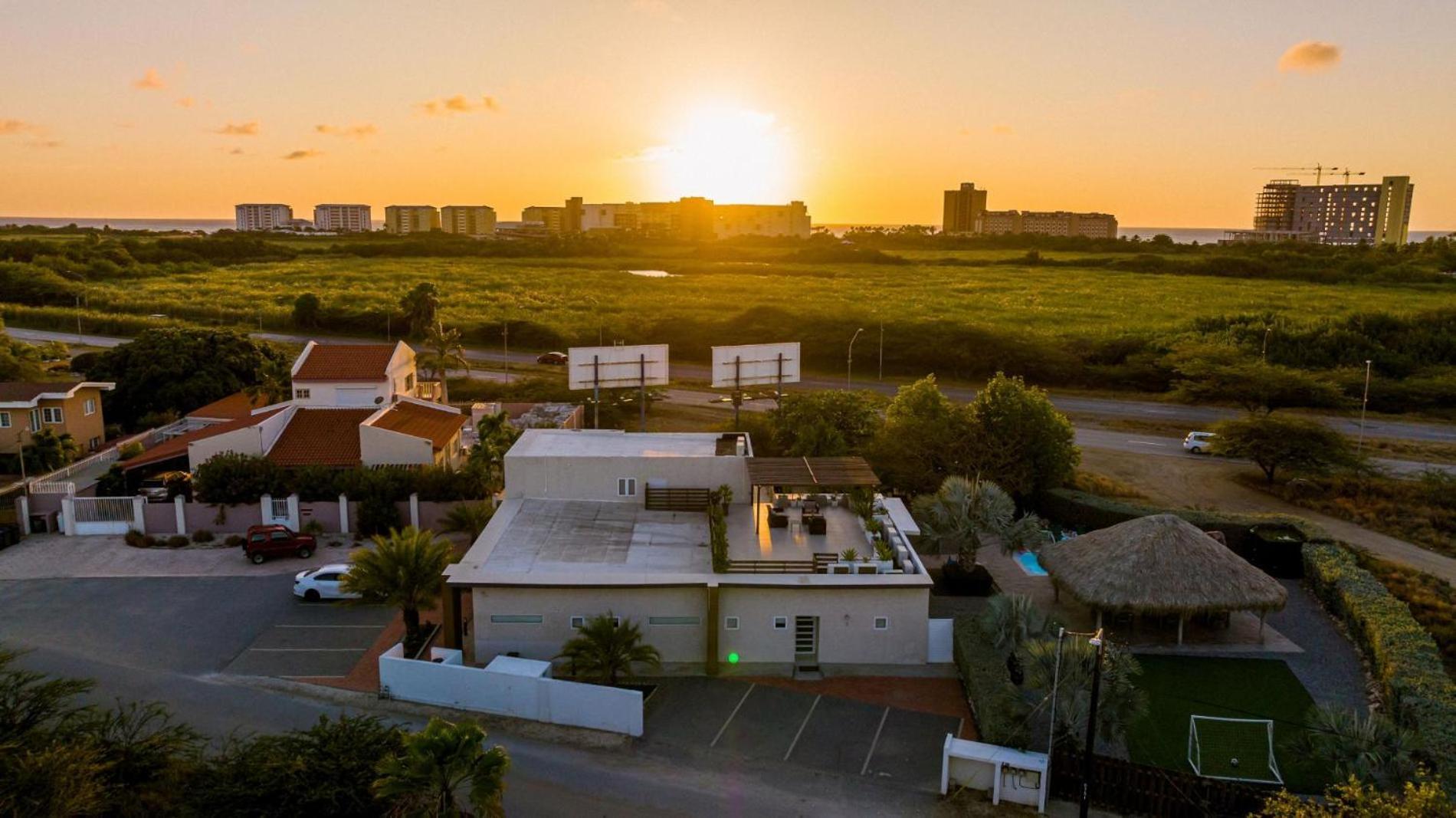 Koyari Modern Condos 9Br 7Ba Sleeps 26 W/ Pool And Roof Deck Palm Beach Exteriör bild