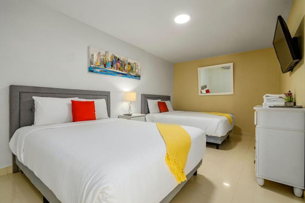 Koyari Modern Condos 9Br 7Ba Sleeps 26 W/ Pool And Roof Deck Palm Beach Exteriör bild