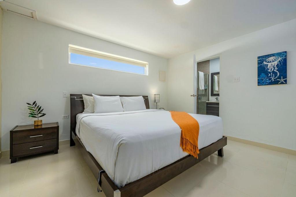 Koyari Modern Condos 9Br 7Ba Sleeps 26 W/ Pool And Roof Deck Palm Beach Exteriör bild
