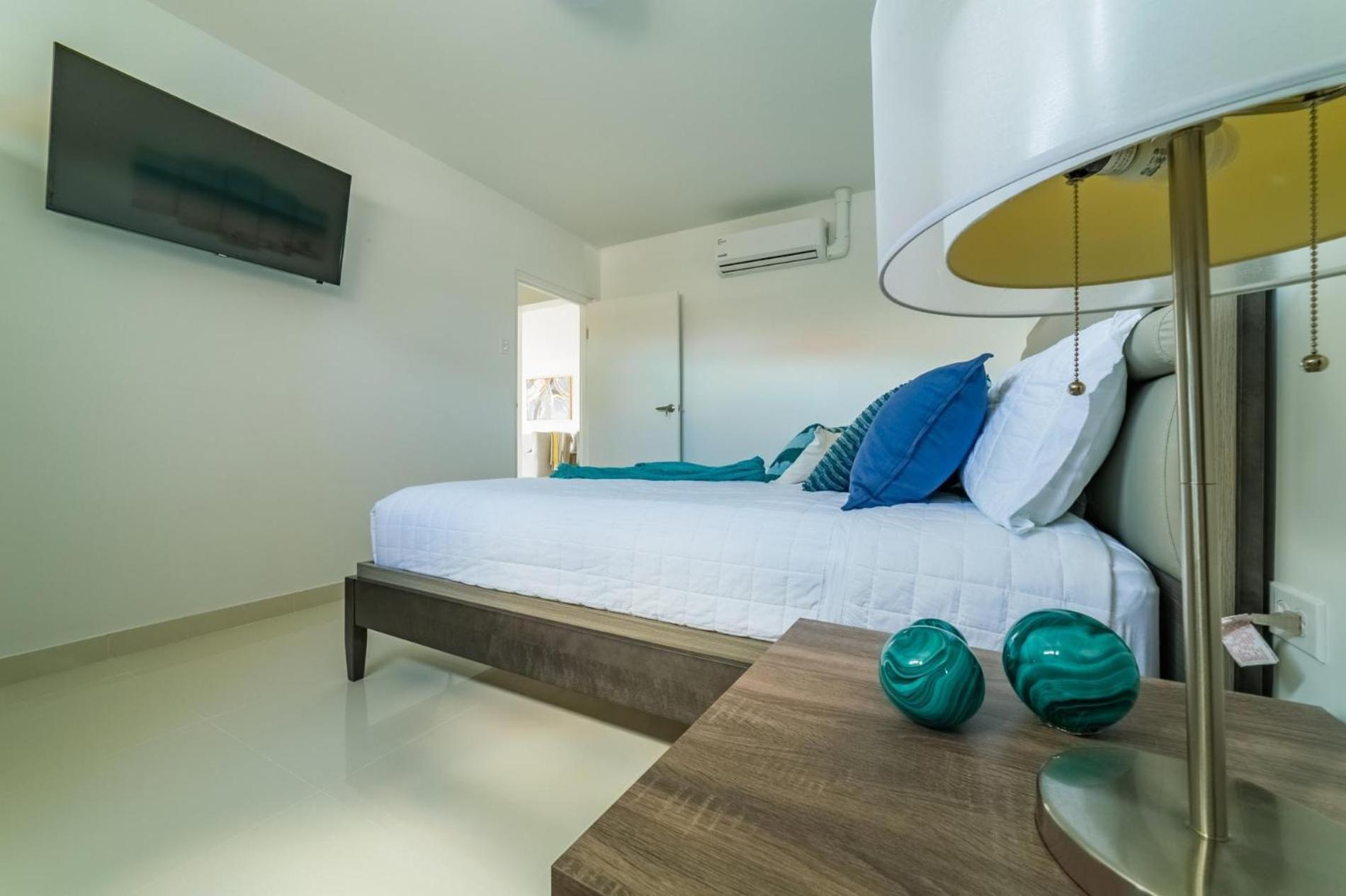 Koyari Modern Condos 9Br 7Ba Sleeps 26 W/ Pool And Roof Deck Palm Beach Exteriör bild