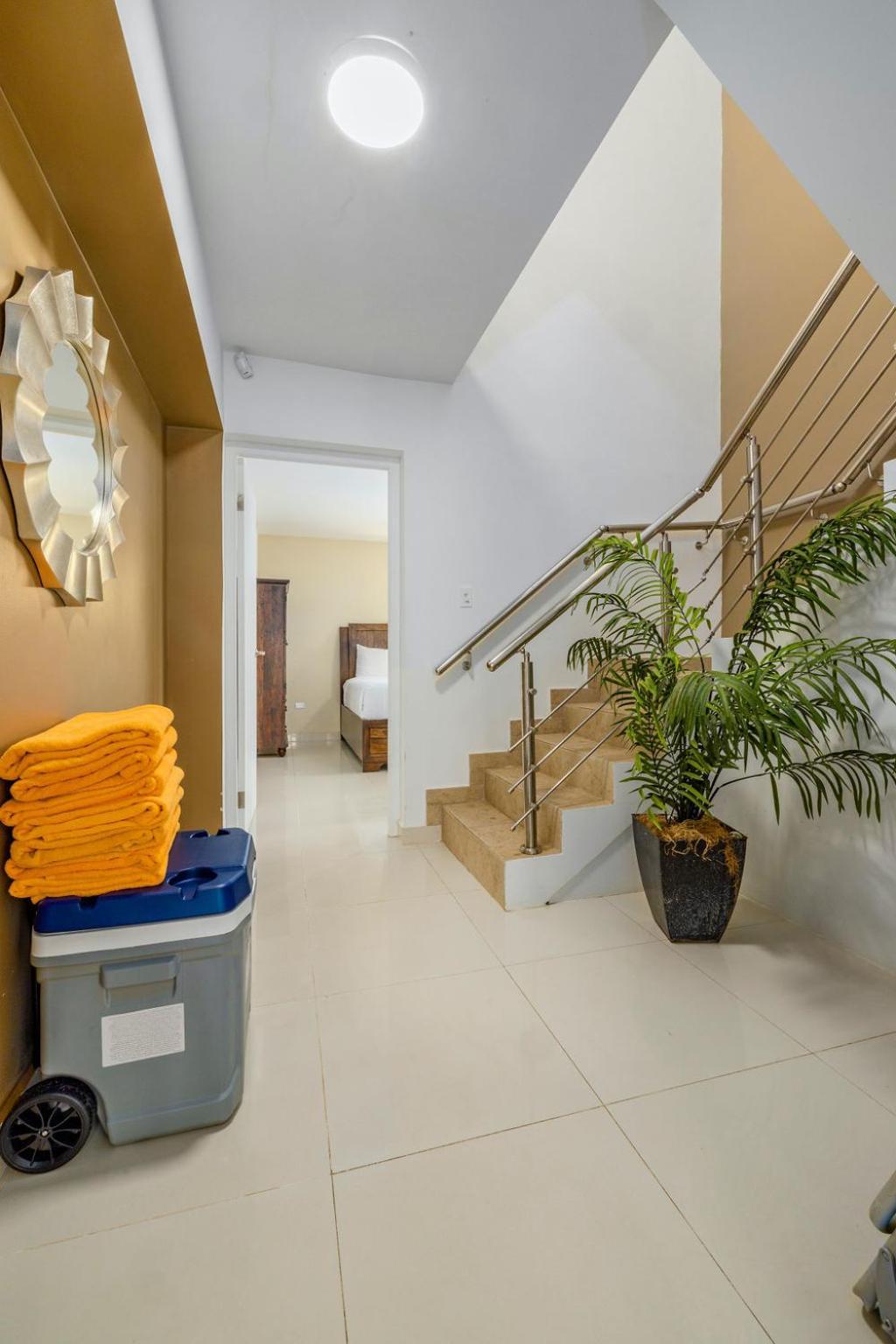 Koyari Modern Condos 9Br 7Ba Sleeps 26 W/ Pool And Roof Deck Palm Beach Exteriör bild