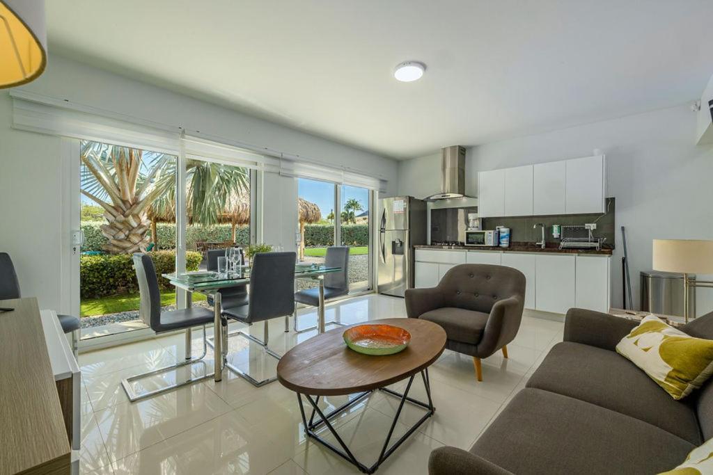 Koyari Modern Condos 9Br 7Ba Sleeps 26 W/ Pool And Roof Deck Palm Beach Exteriör bild