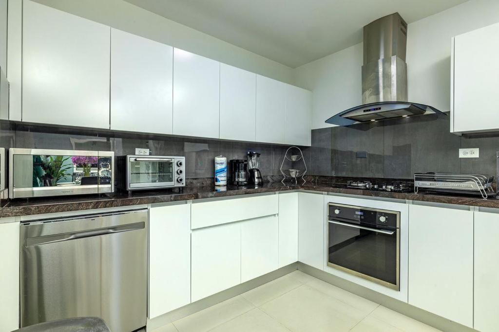 Koyari Modern Condos 9Br 7Ba Sleeps 26 W/ Pool And Roof Deck Palm Beach Exteriör bild