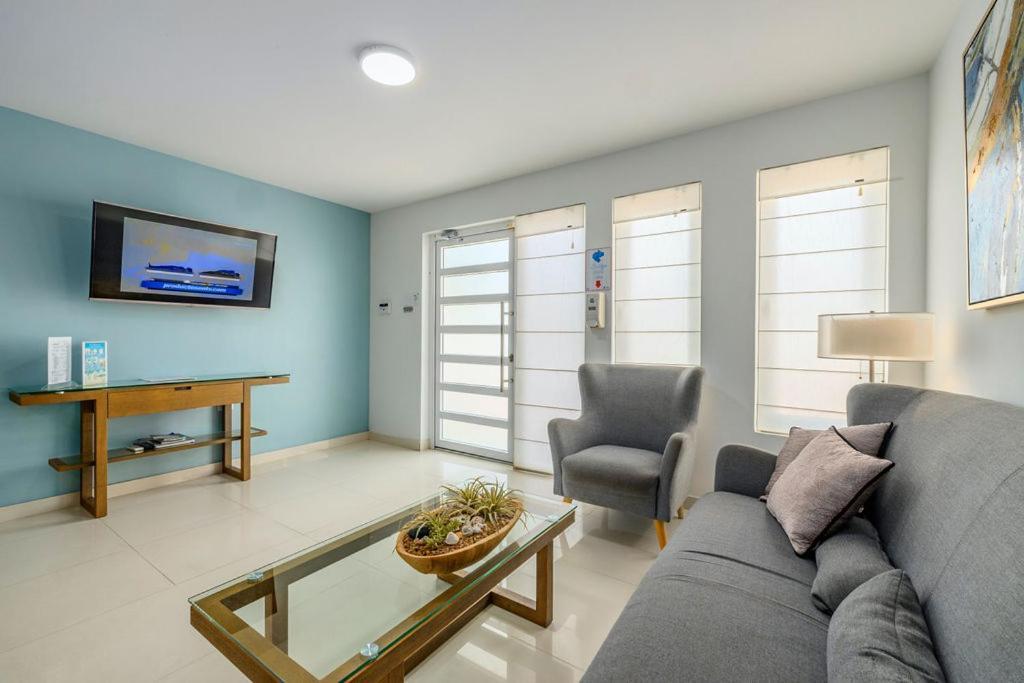 Koyari Modern Condos 9Br 7Ba Sleeps 26 W/ Pool And Roof Deck Palm Beach Exteriör bild