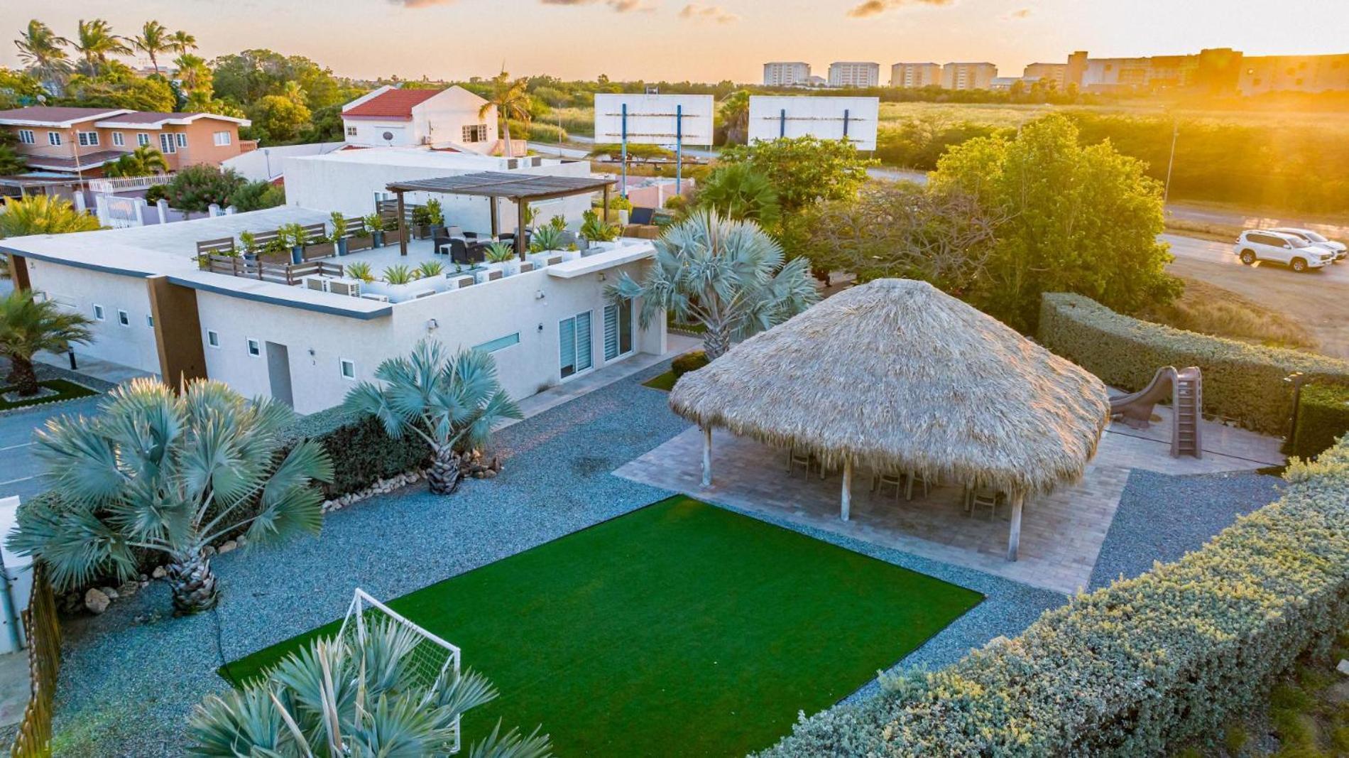 Koyari Modern Condos 9Br 7Ba Sleeps 26 W/ Pool And Roof Deck Palm Beach Exteriör bild
