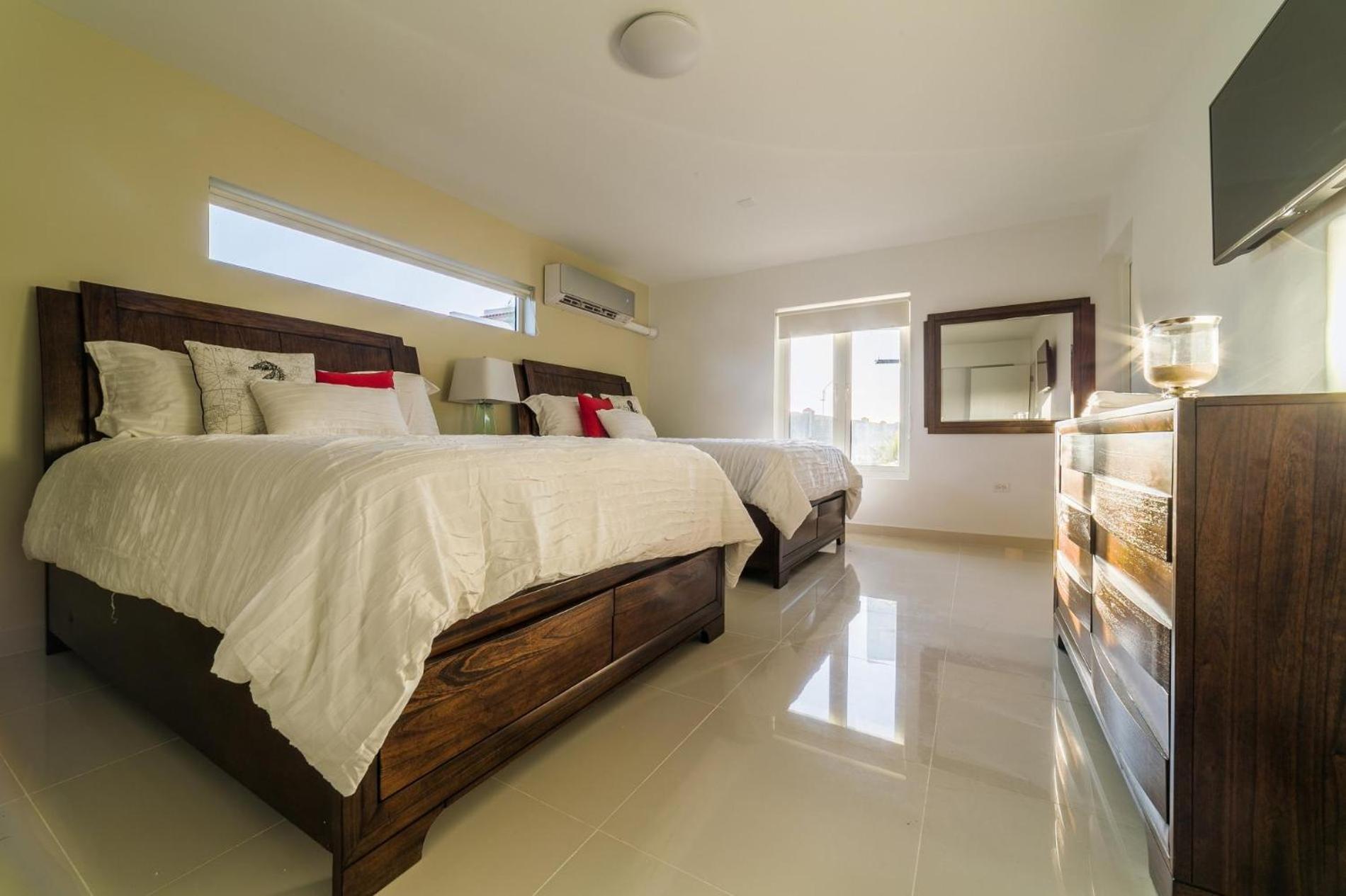 Koyari Modern Condos 9Br 7Ba Sleeps 26 W/ Pool And Roof Deck Palm Beach Exteriör bild