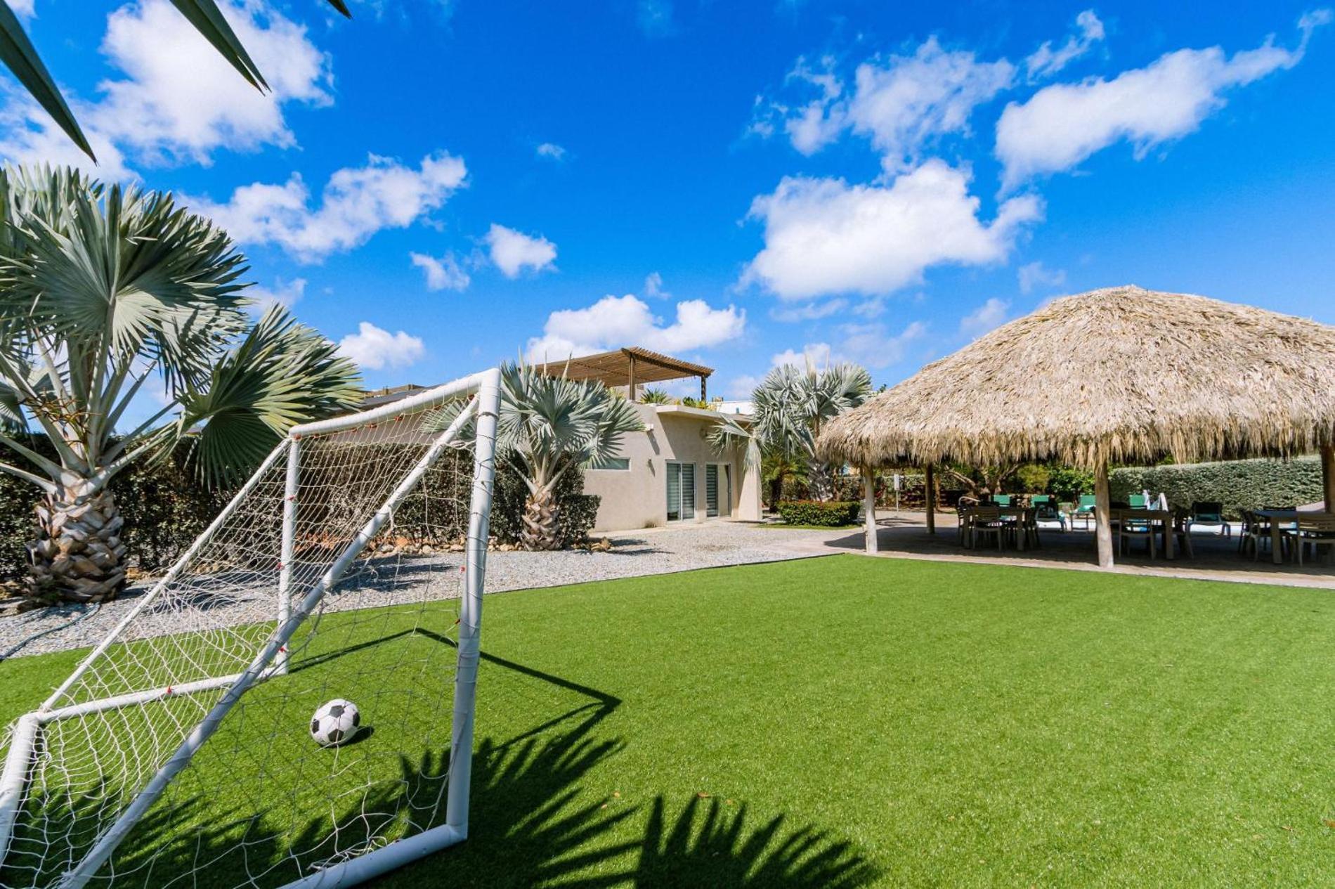 Koyari Modern Condos 9Br 7Ba Sleeps 26 W/ Pool And Roof Deck Palm Beach Exteriör bild