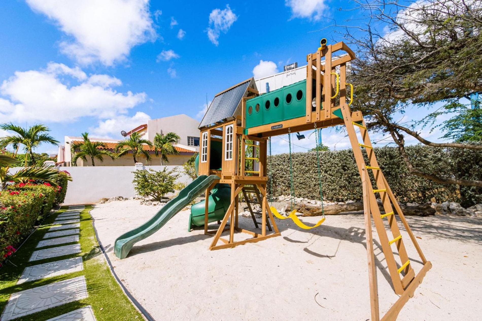 Koyari Modern Condos 9Br 7Ba Sleeps 26 W/ Pool And Roof Deck Palm Beach Exteriör bild