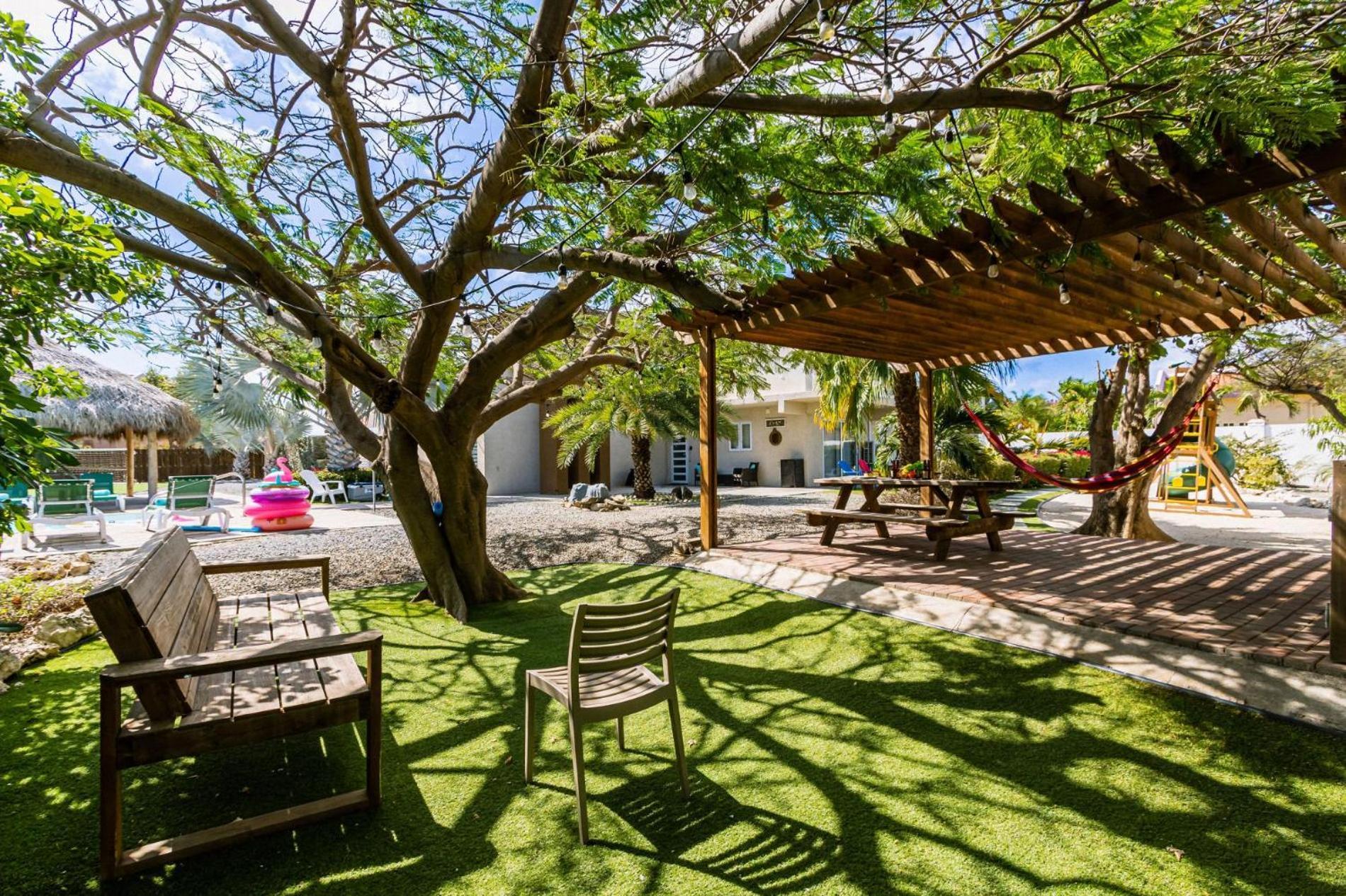 Koyari Modern Condos 9Br 7Ba Sleeps 26 W/ Pool And Roof Deck Palm Beach Exteriör bild