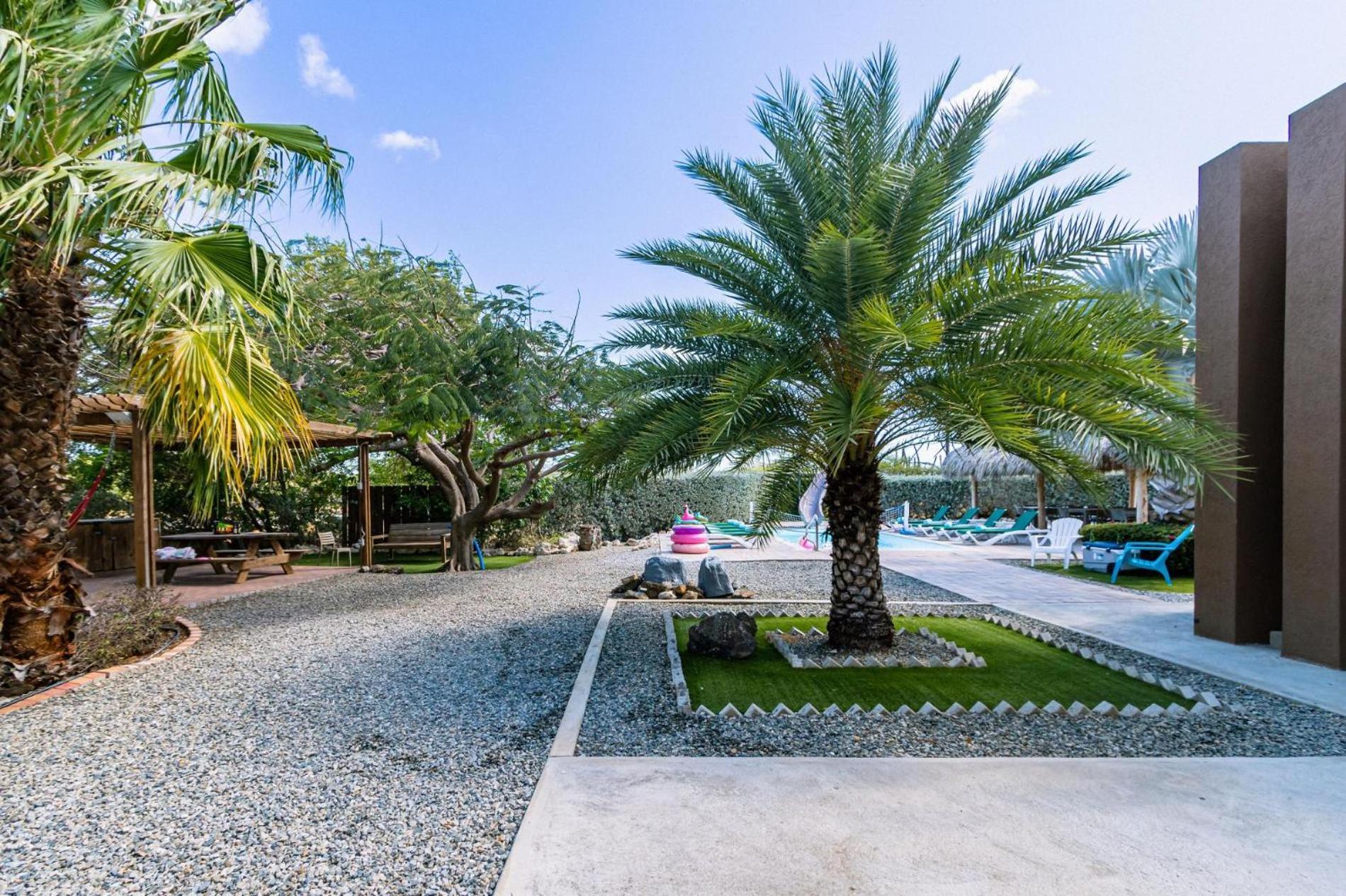 Koyari Modern Condos 9Br 7Ba Sleeps 26 W/ Pool And Roof Deck Palm Beach Exteriör bild